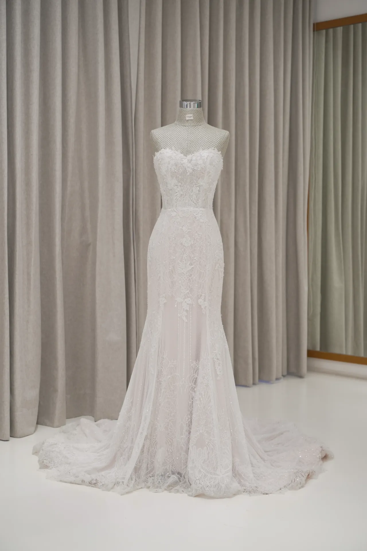 Melita - Chantilly Lace Wedding Dress