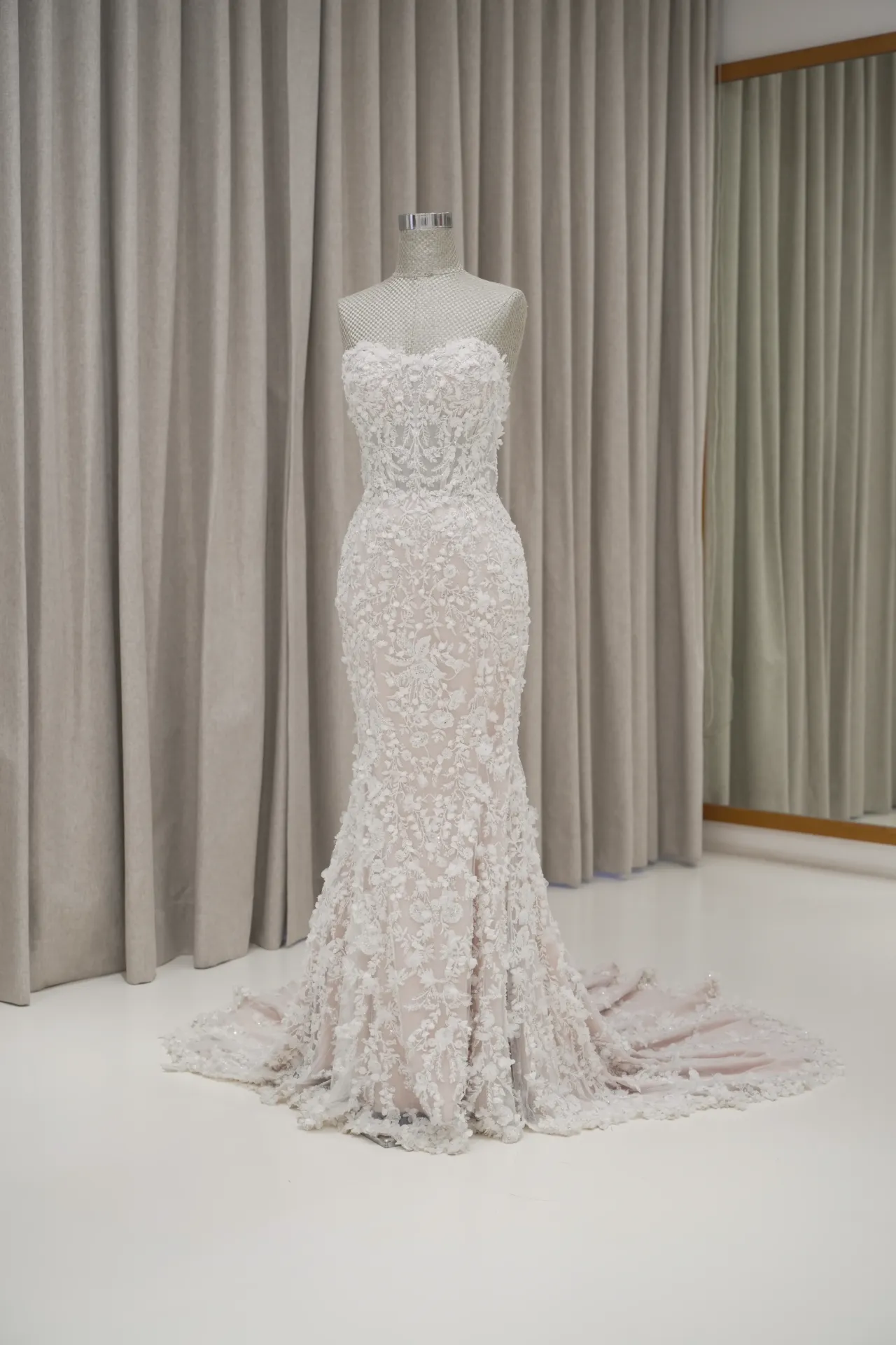 Marilyn - Floral Lace Wedding Dress