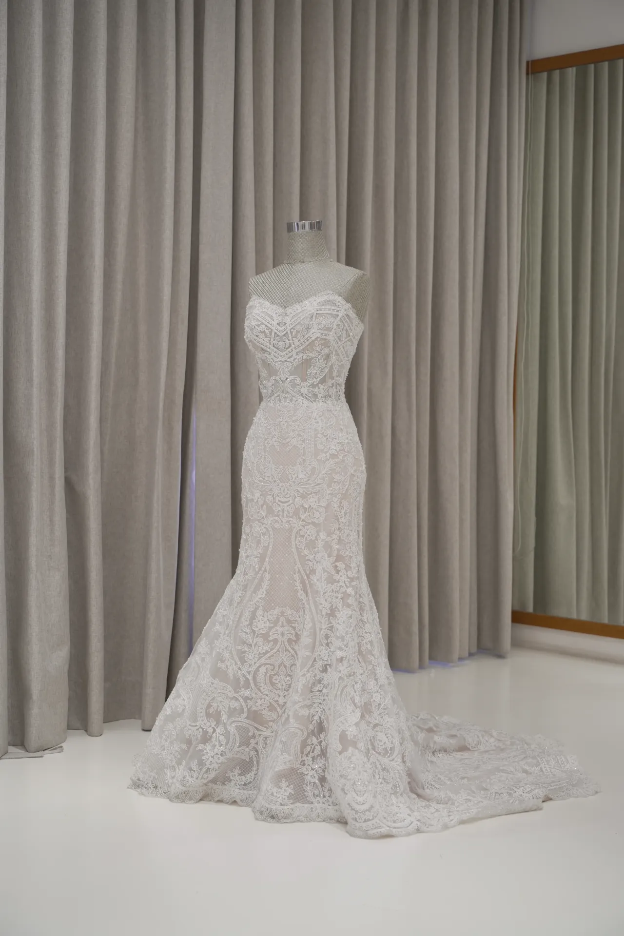 Maudy - Lace Wedding Dress
