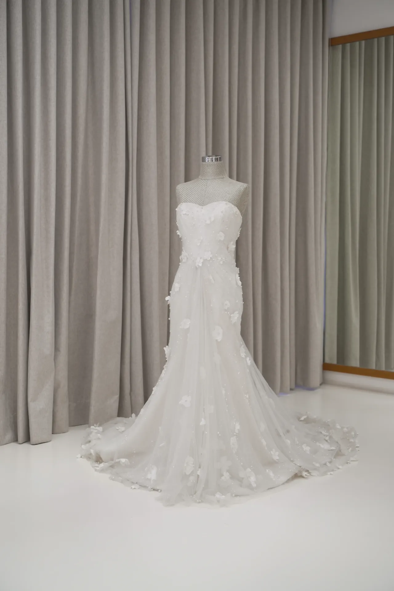 Lina - Floral Tulle Wedding Dress