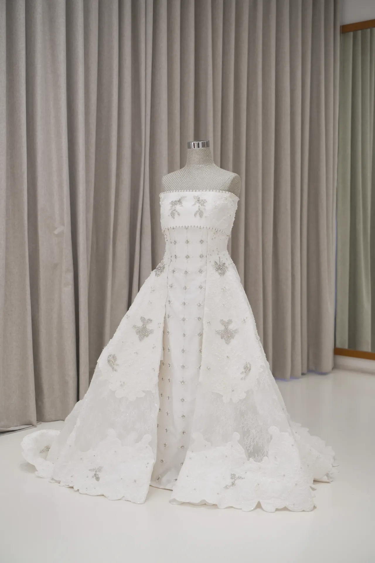 Riri - Beaded Wedding Dress with Cutout Lace on Detachable