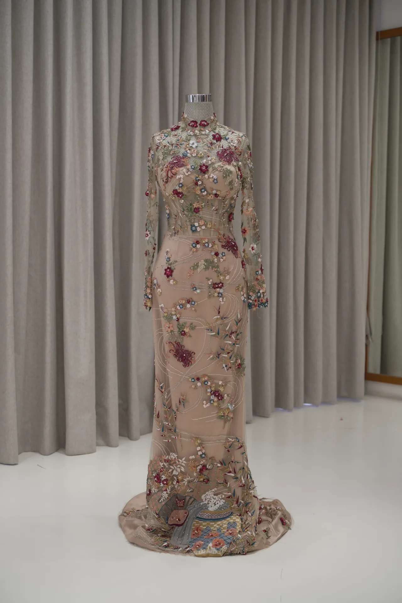 Esei - Cheongsam in Nude