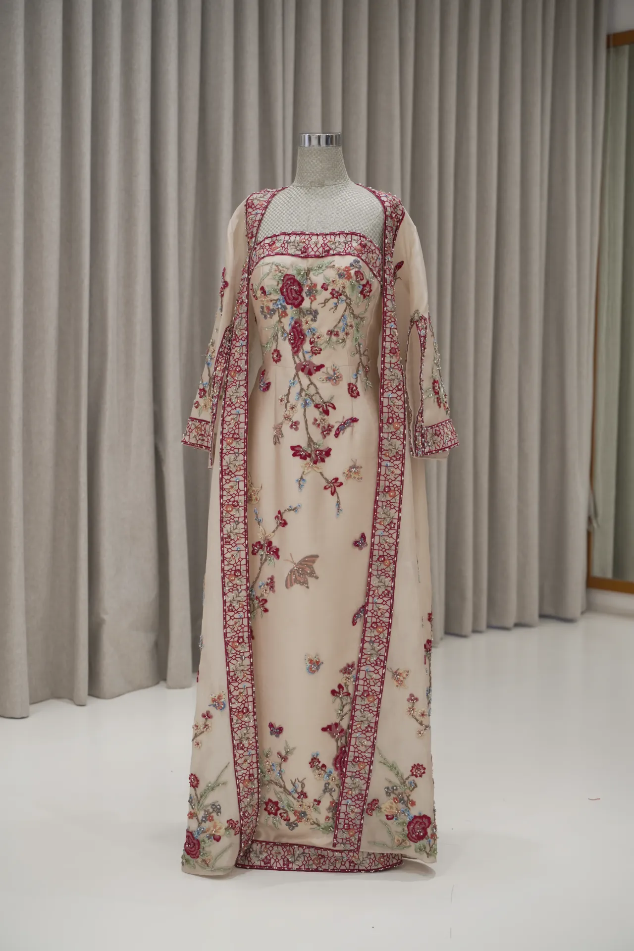 Tante Fang Fang - Cheongsam Mom in Champagne