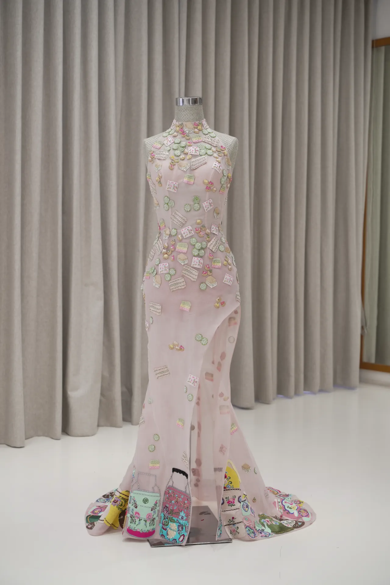 Jennifer - Cheongsam in Light Pink (Peranakan)