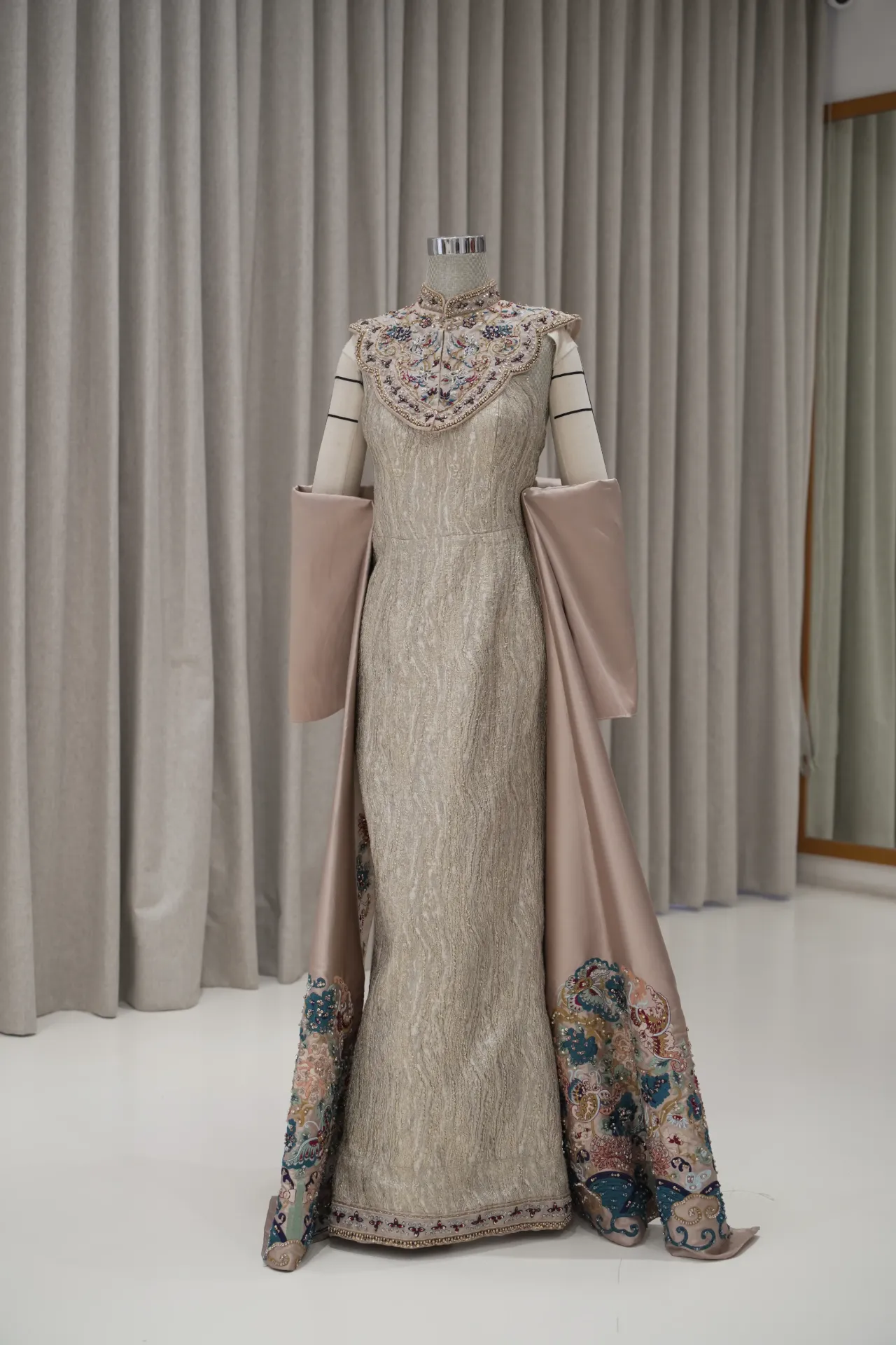 Vinis - Cheongsam in Champagne Gold