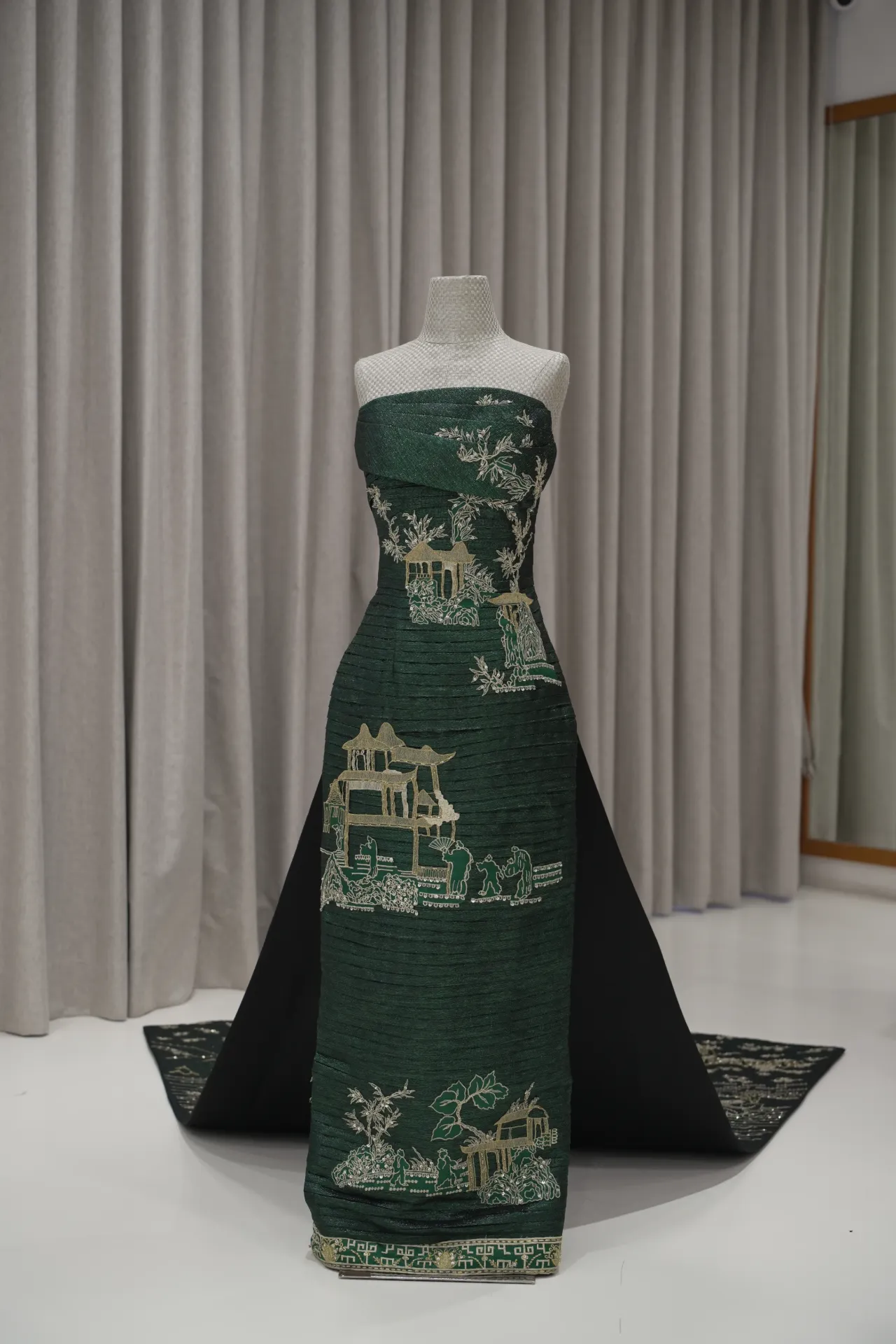 Marsha - Cheongsam in Emerald Green