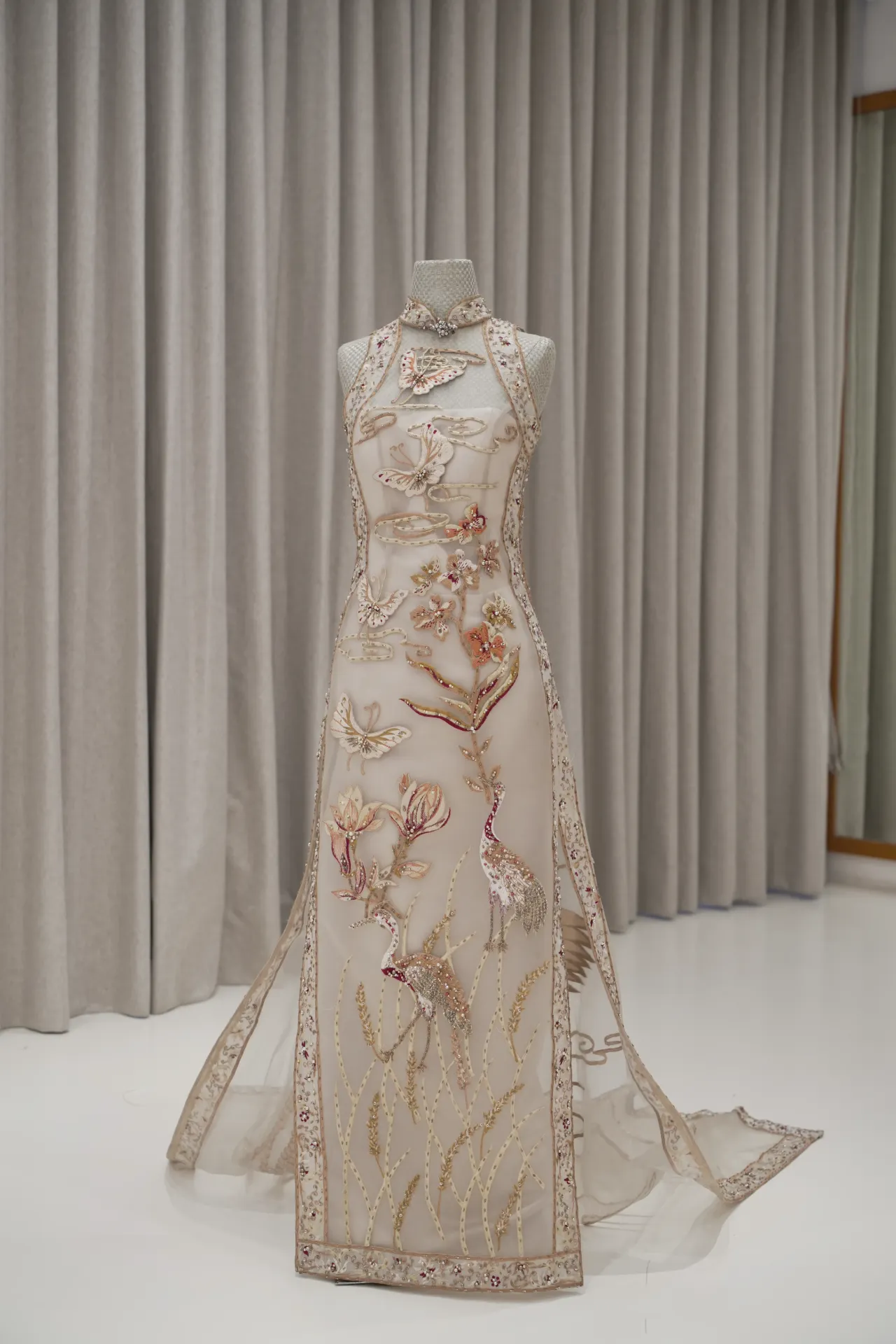 Samantha - Cheongsam in Champagne