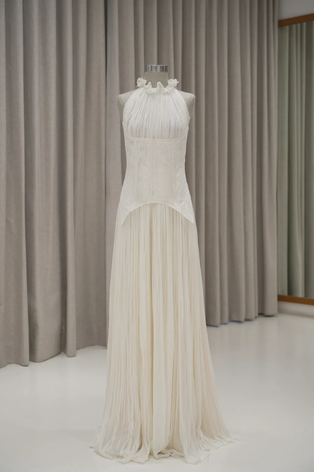 Jessica Astriana - Ivory Halter Plain Pleated Silk Robe