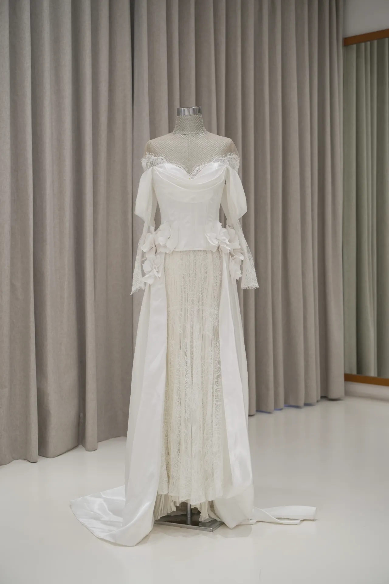 Stephanie Wose - Bridgerton Style Corset and Chantilly Lace Robe