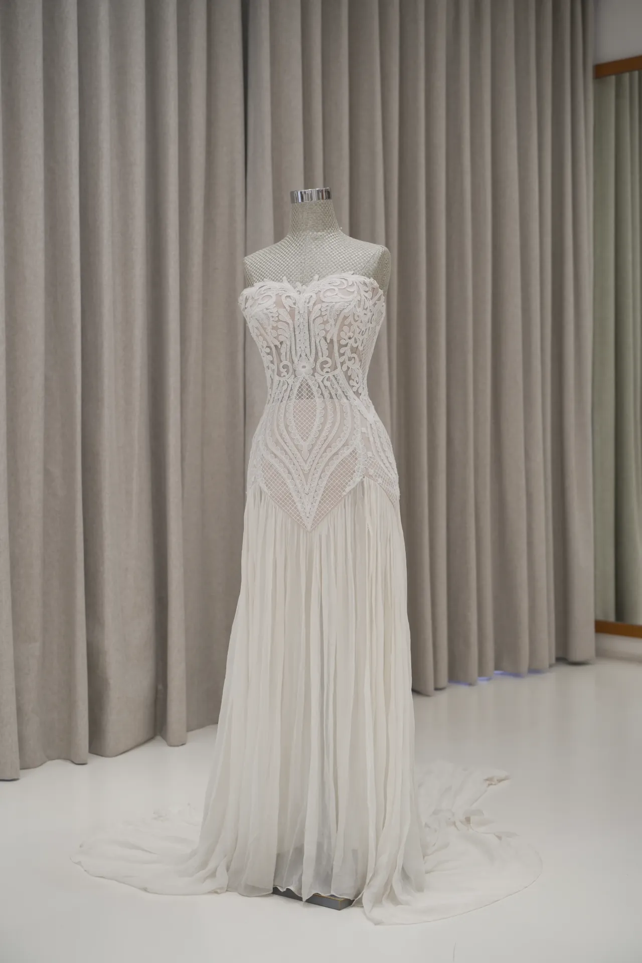 Helena - Lace and Silk Robe