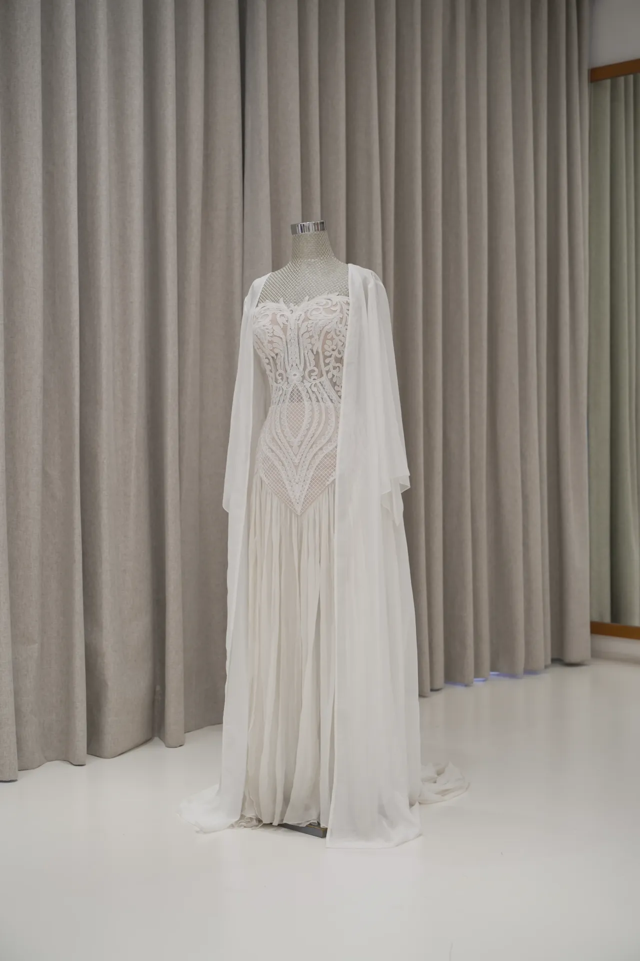 Helena - Lace and Silk Robe