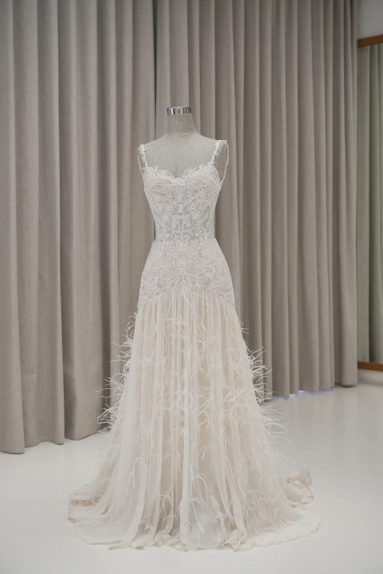 Monica Amadea - White Lace and Silk Robe with Feathers