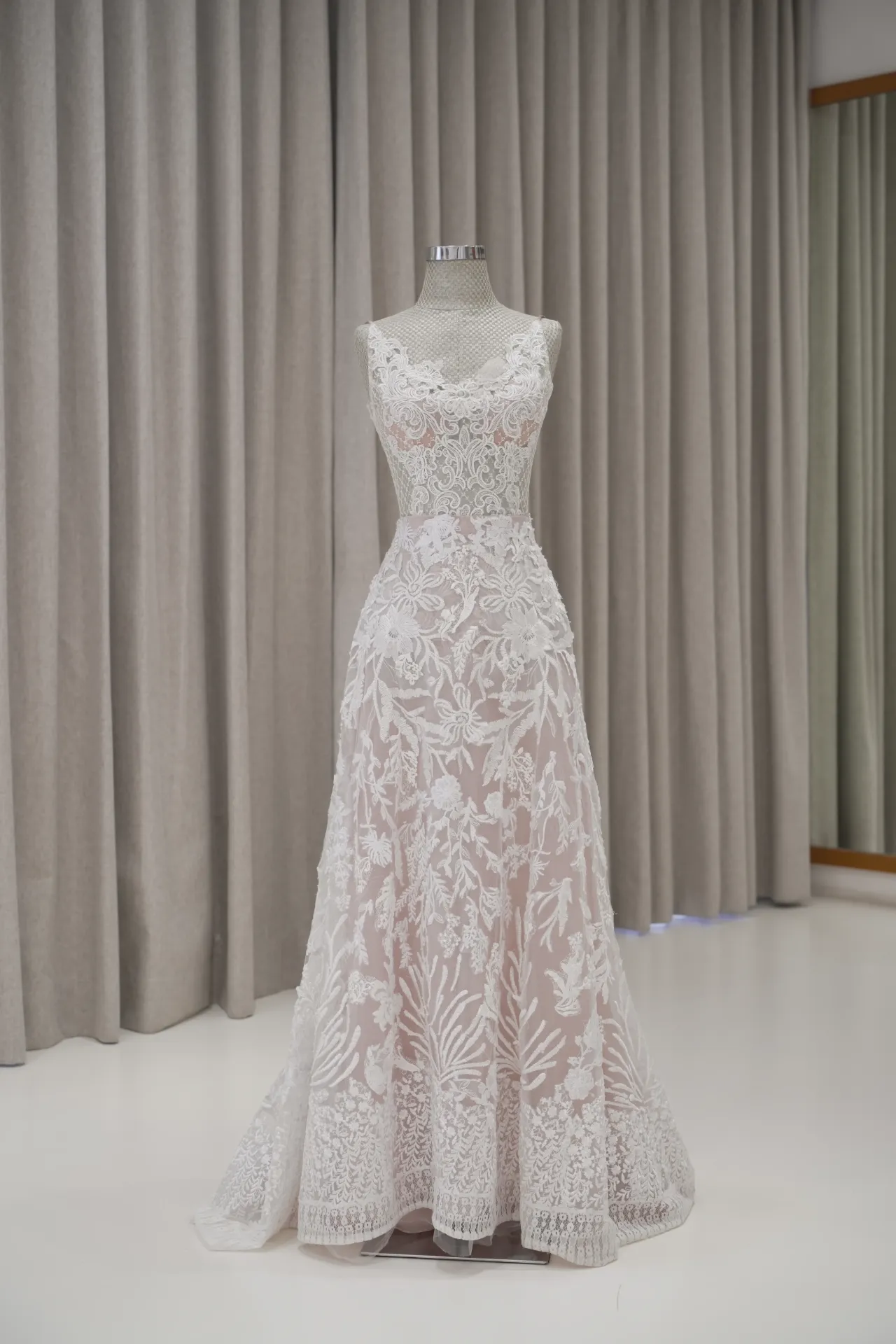 Miranti - V Neck A-Line Lace Robe