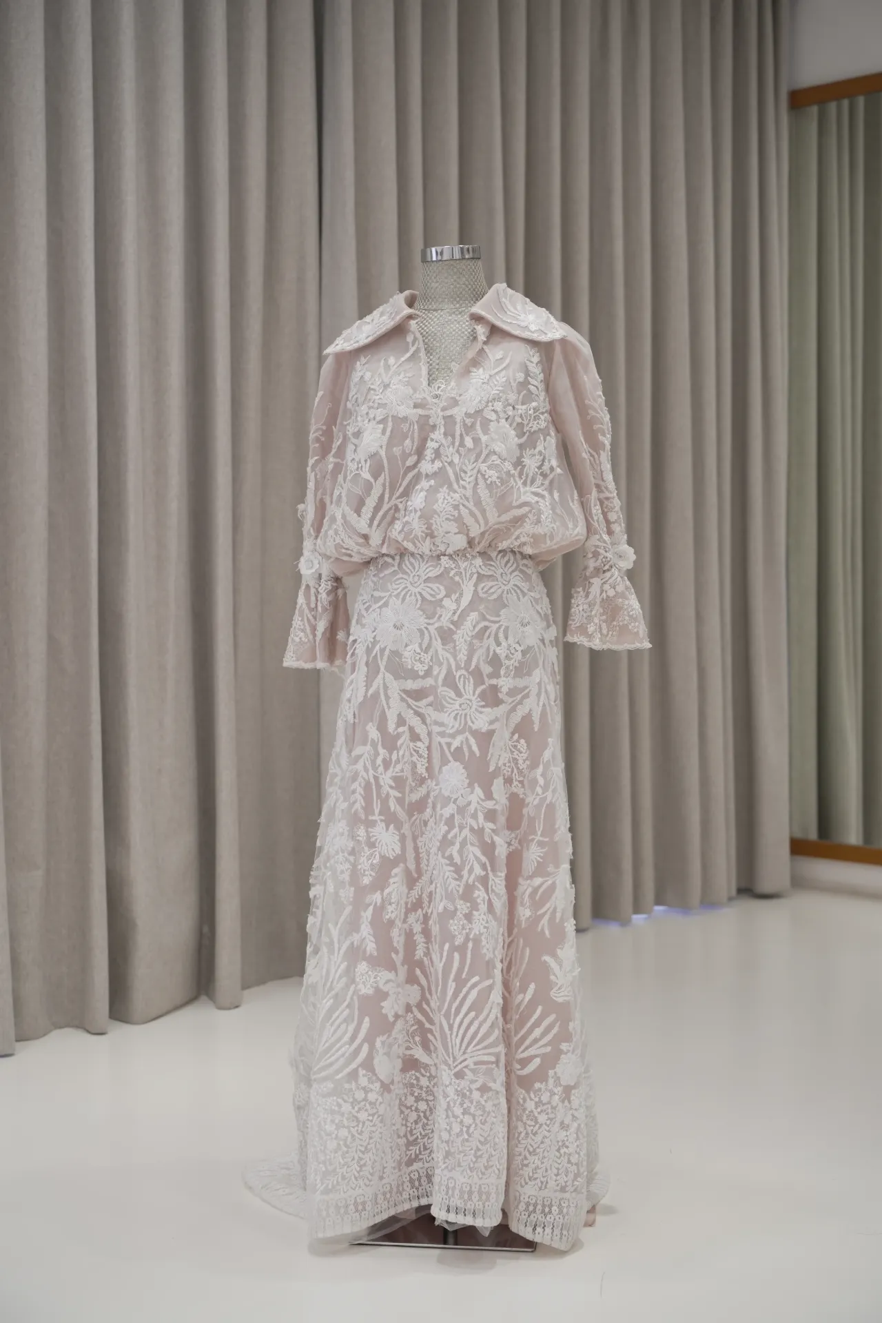 Miranti - Long Sleeves Lace Bolero Shirt for Robe