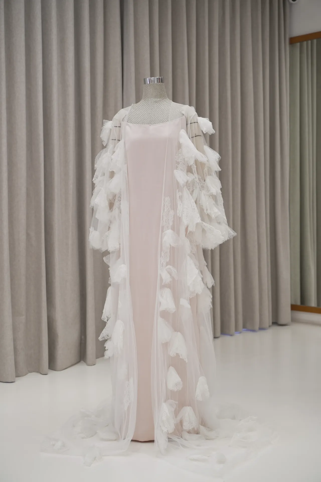 Devina - Glitter and Lace Ruffles Kimono Robe