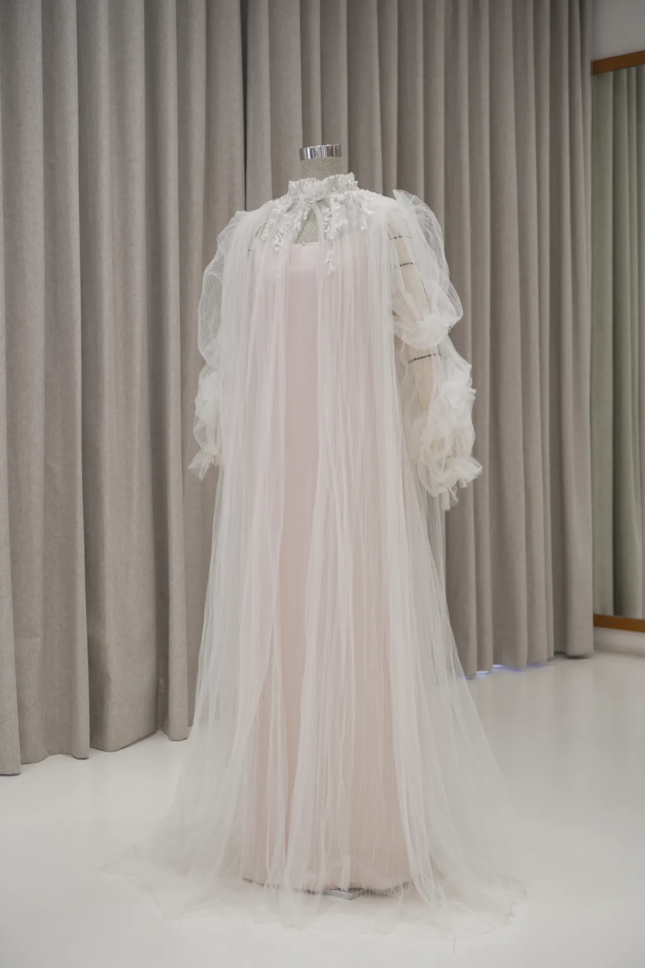 Sheila - Victorian Puff Sleeves Pleated Tulle Kimono Robe