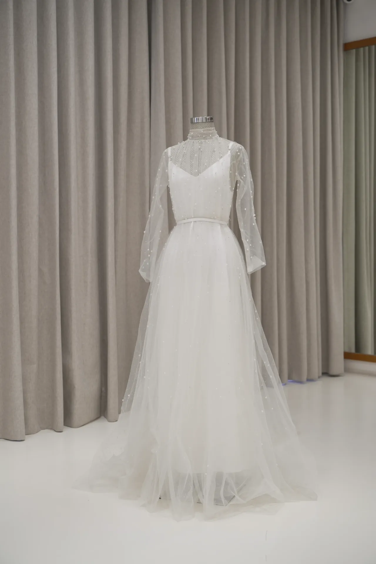 Inke - High Neck Pearl Tulle Robe