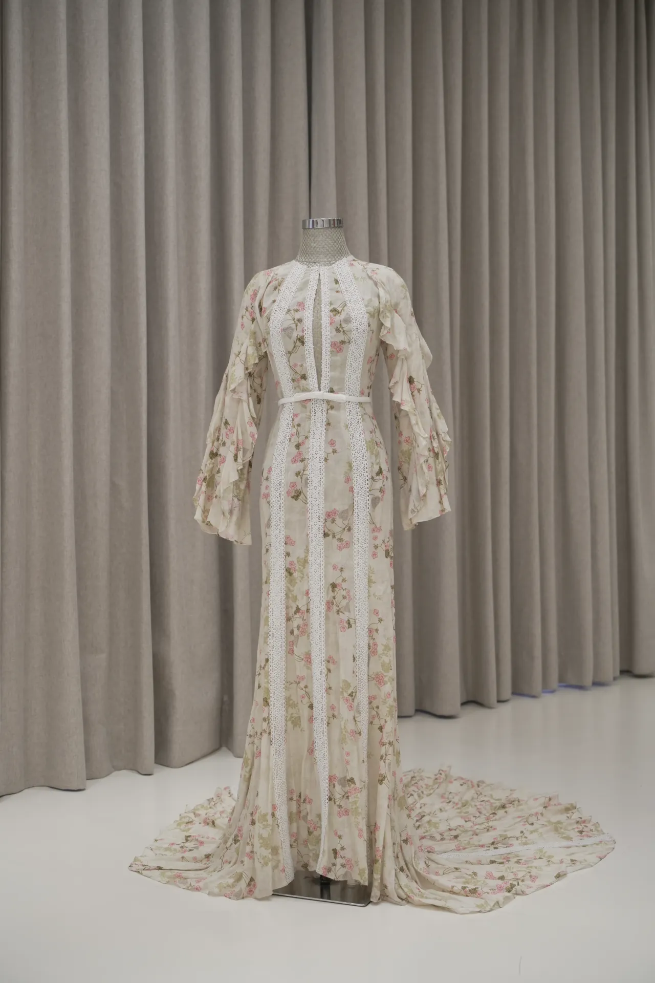 Delia - Printed Linen Floral Dress with Ruffles ( Prewedding / Robe )