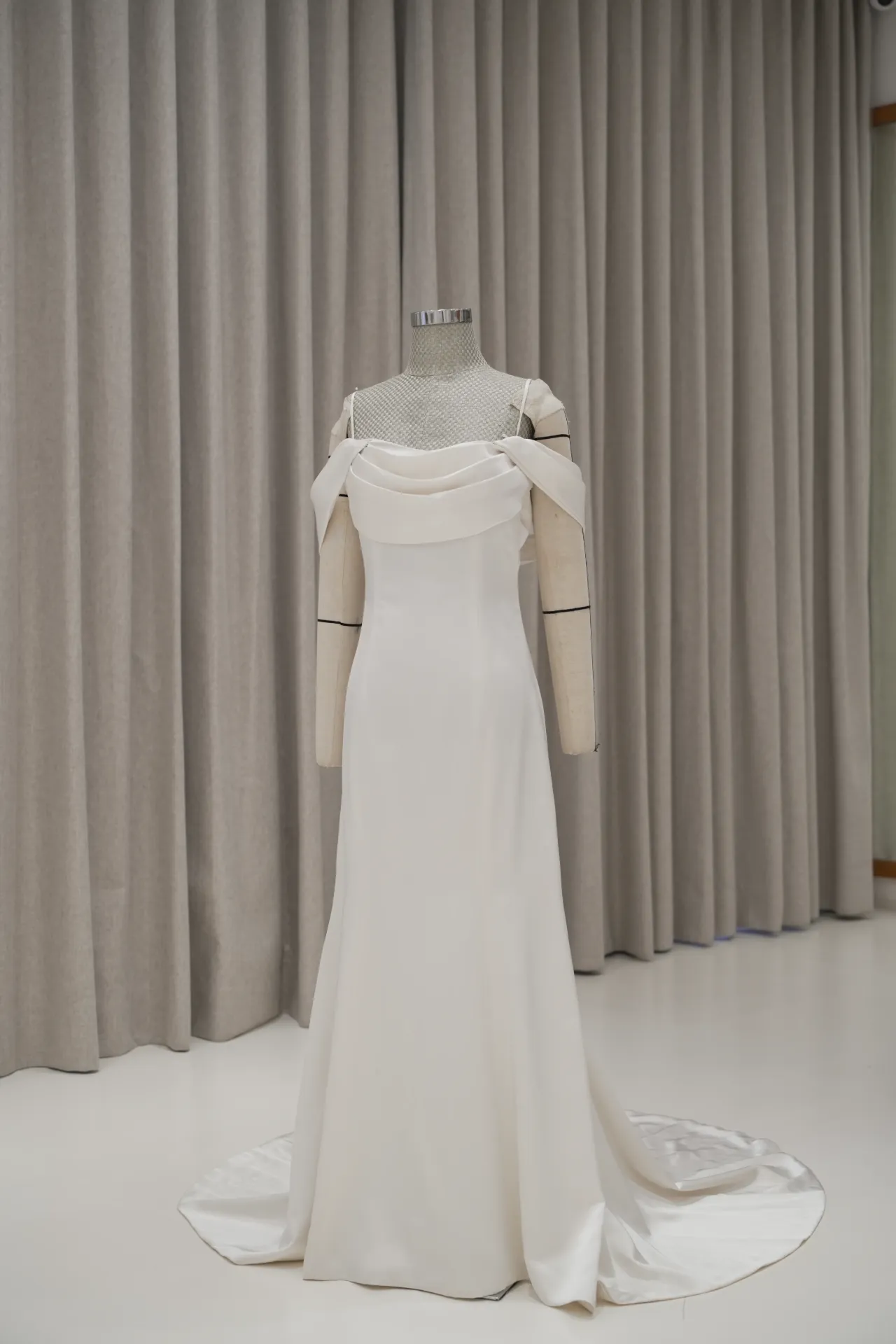 Felisya - Drape Satin Ivory Robe with Detachable Cape Sleeves