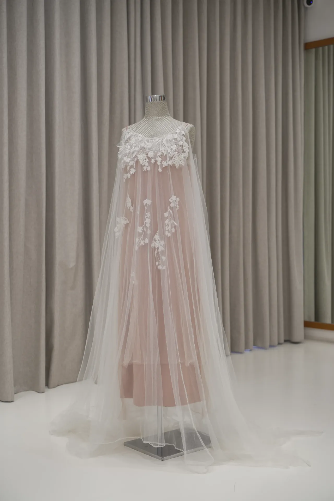 Sheila Nerissa - Strap Tulle Floral Robe