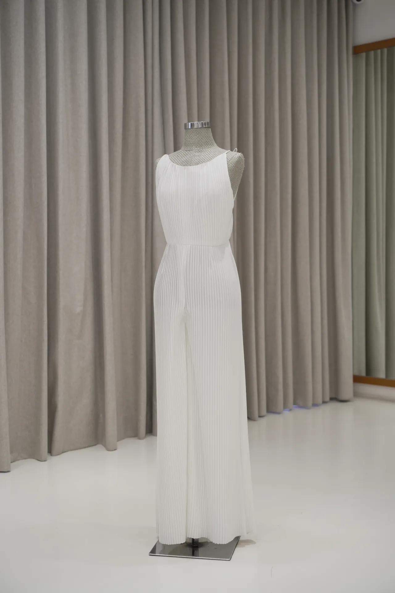 Irene - Pleated White Jumpsuit Robe