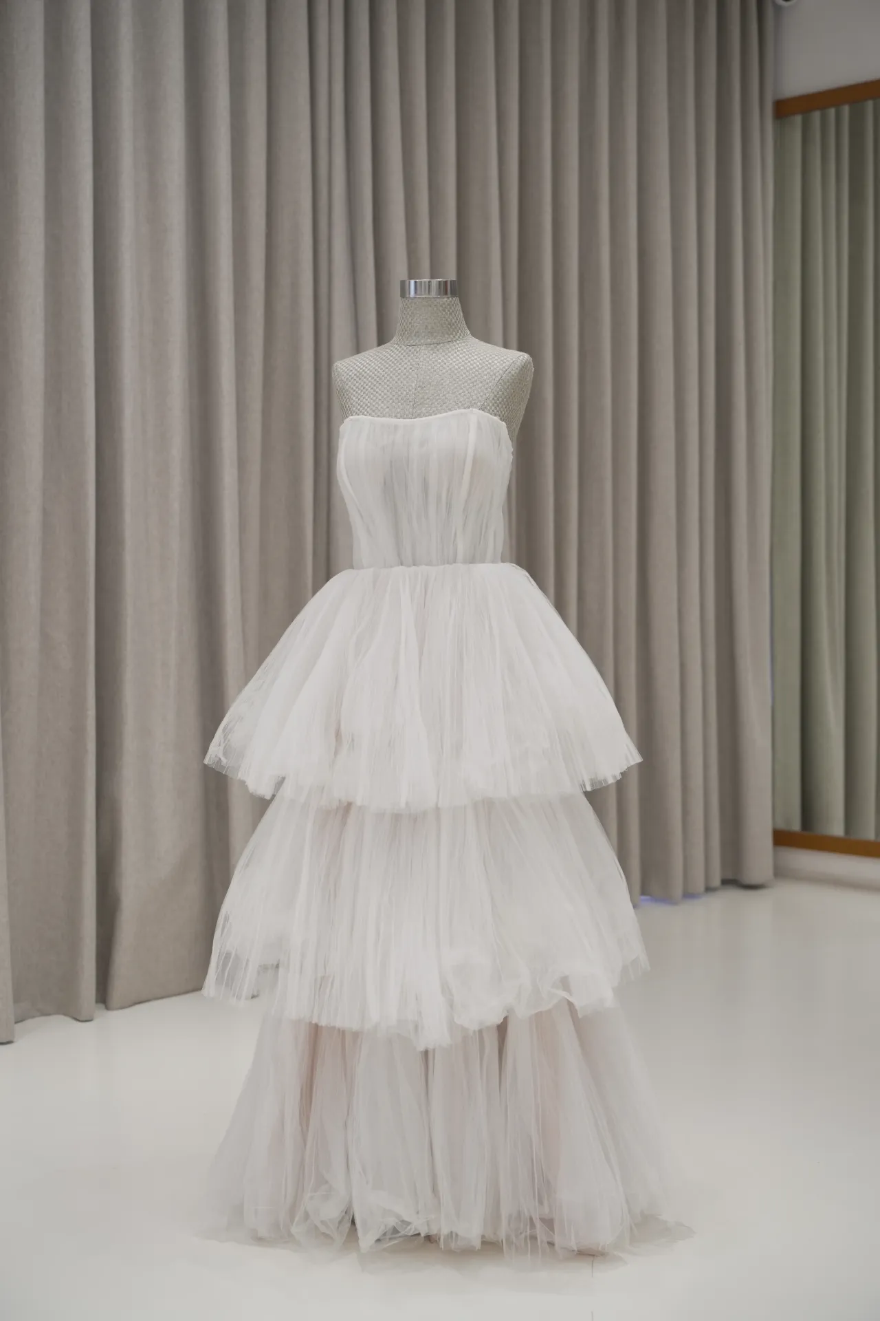 Sheila - Tube Top and Ruffle Tier Tulle Robe ( Prewedding )