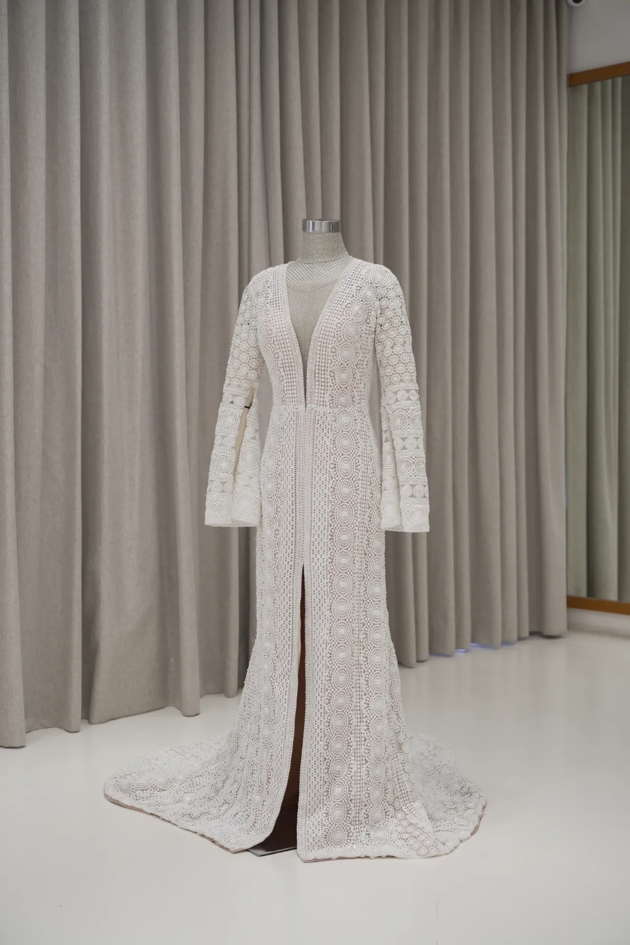 Agustin - V Neck Crochet Lace Robe with Slit ( Prewedding )