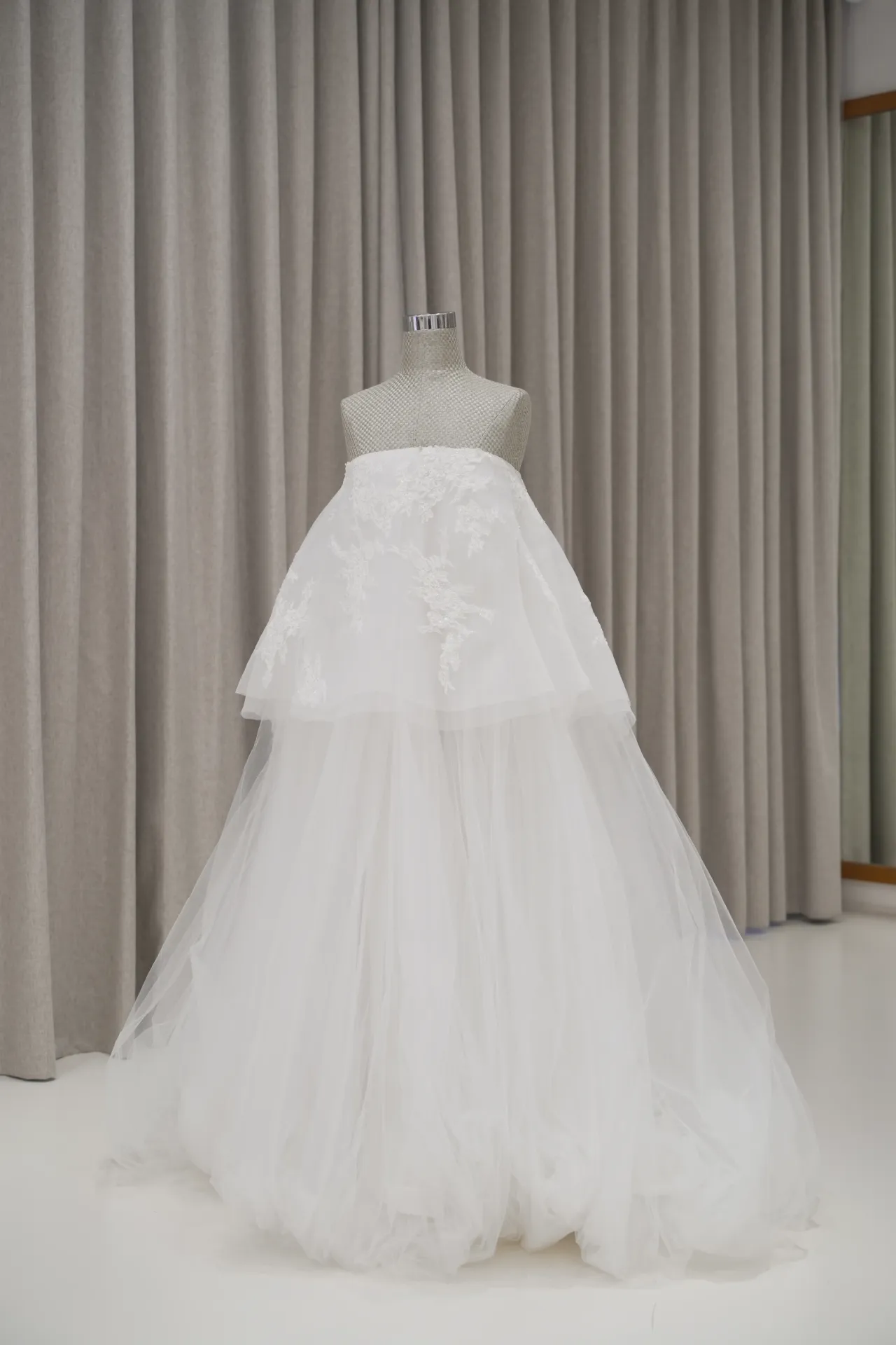 Orrin - Hanbok Style Tulle Robe with Lace Top