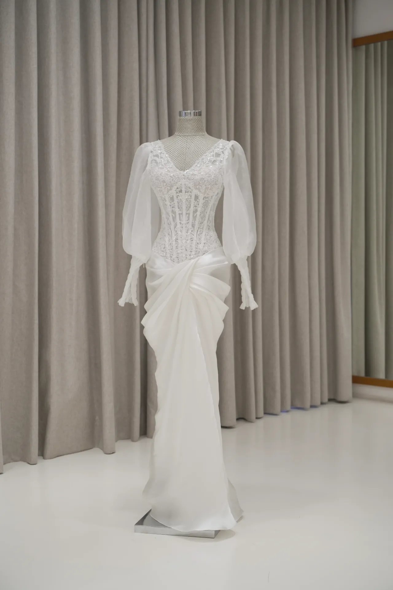 Silvana - V Neck Lace Corset Puff Sleeves Robe with Liquid Drape Satin Skirt