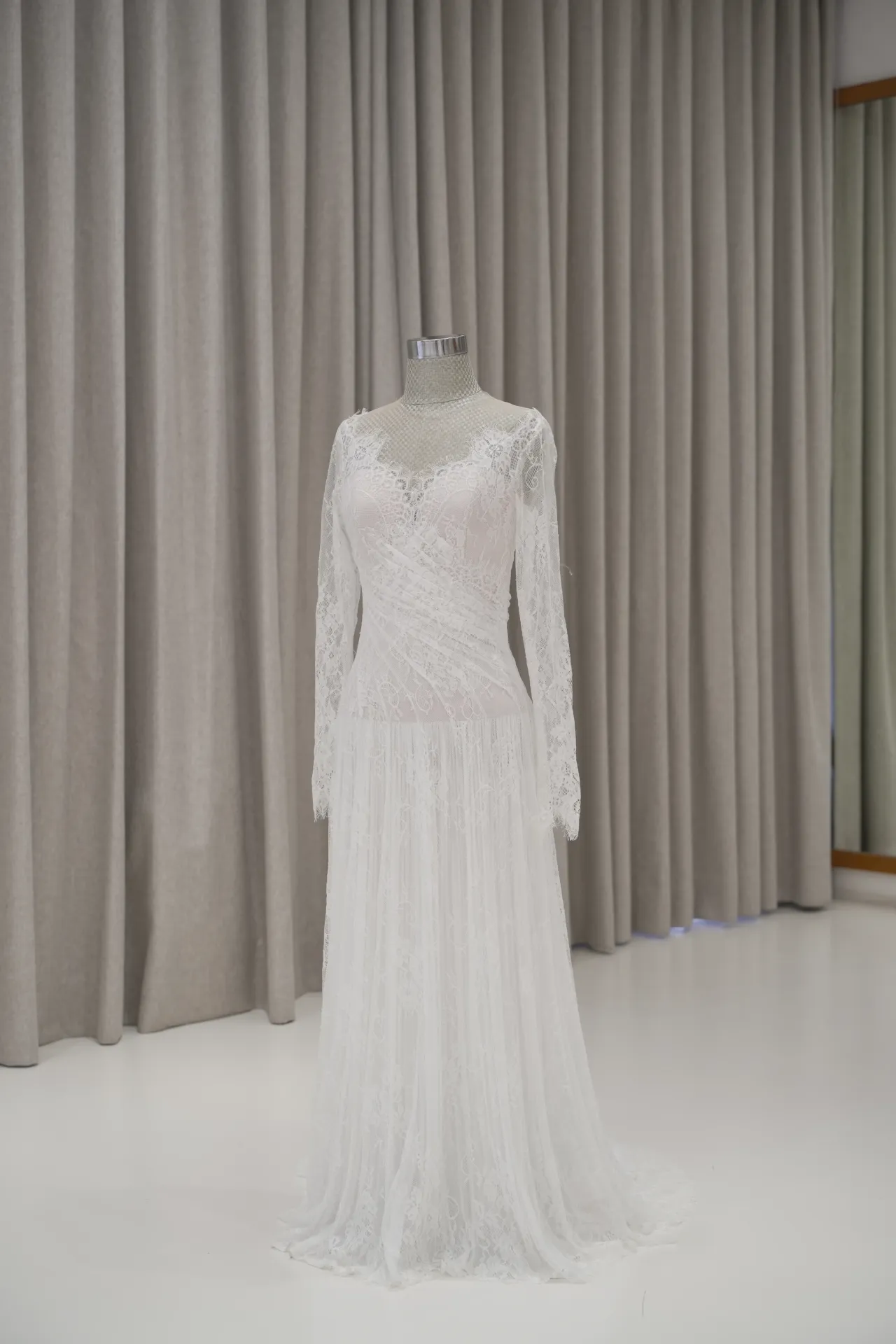 Clarissa - Chantilly and Silk Robe