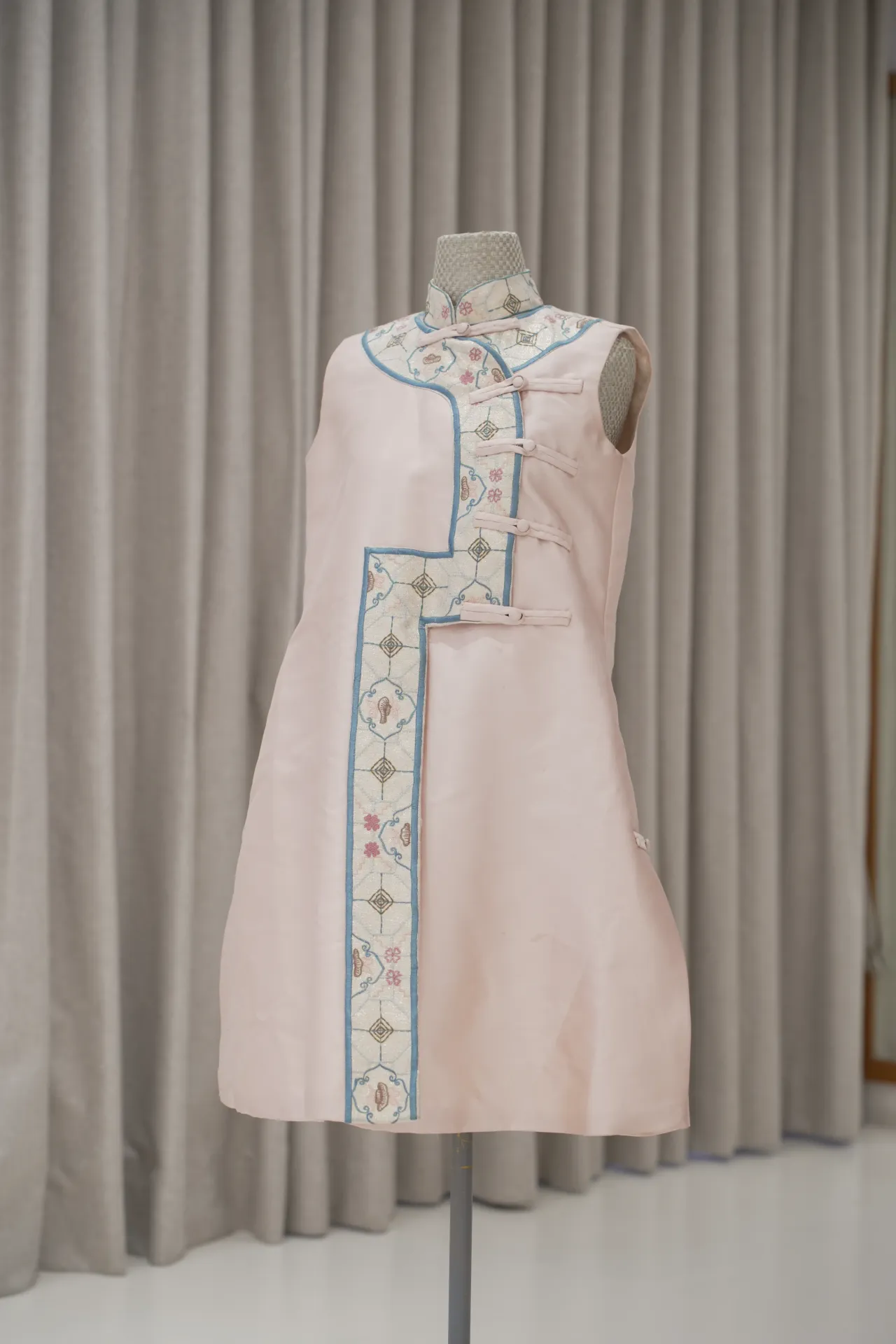 Pink Rose Gold Sleevelss Cheongsam Top