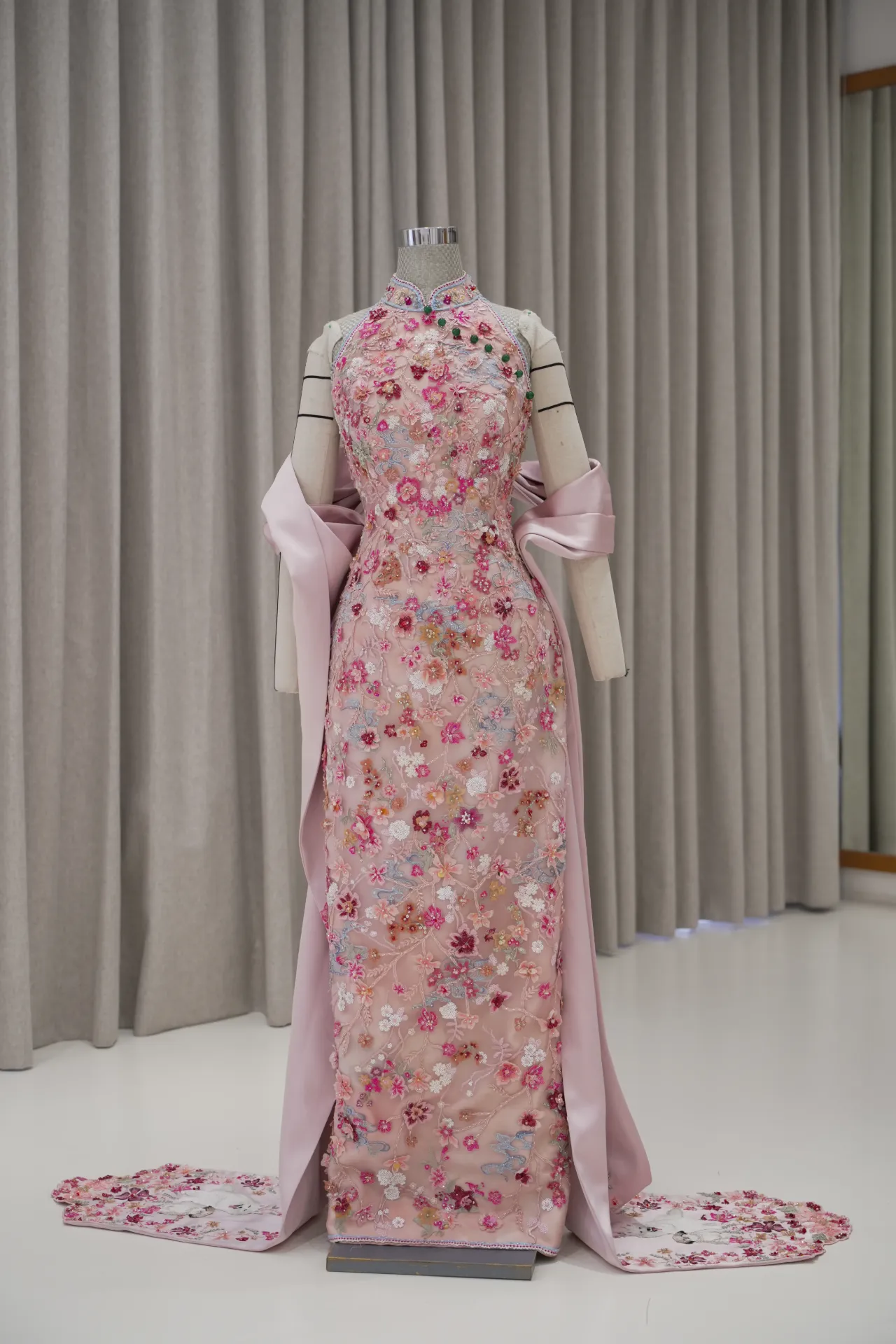 Verren - Pink Floral Cheongsam with